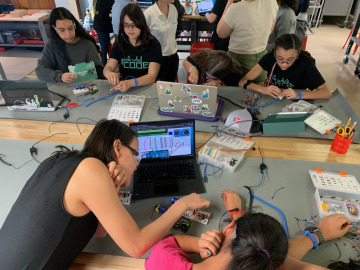 participants at an Arduino workshop 
